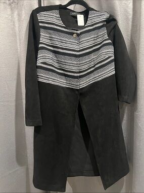 Ivanka Trump Black and White Long Sleeve Tunic Top
